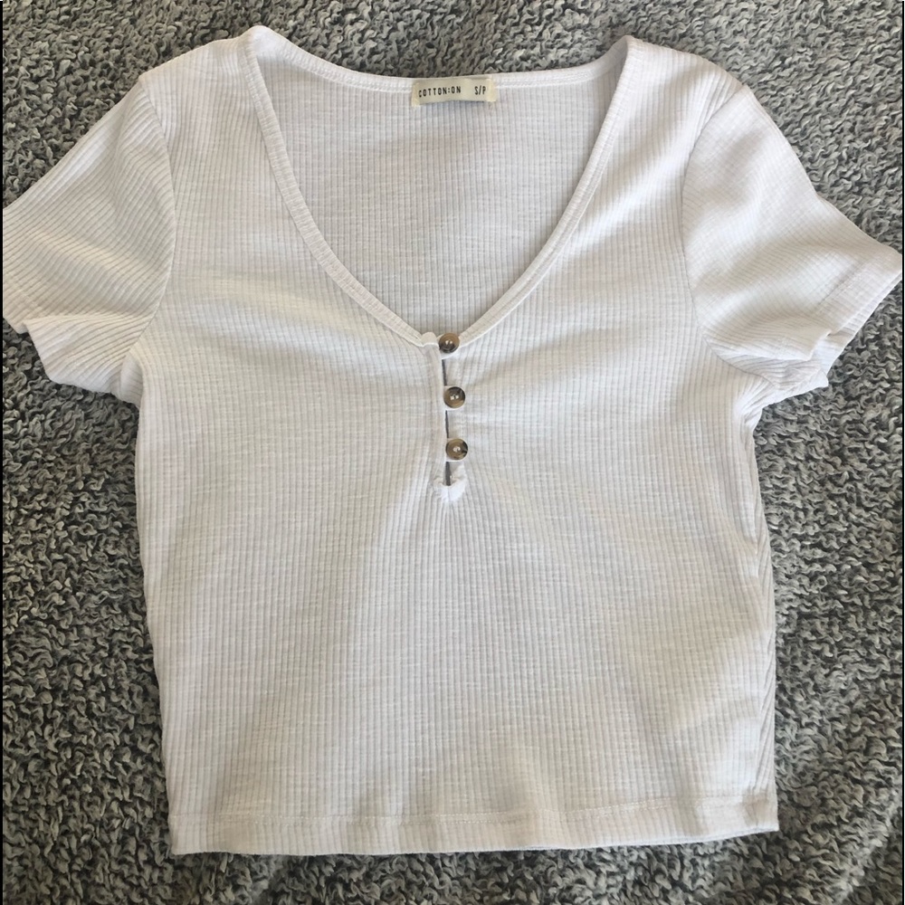 white t shirt